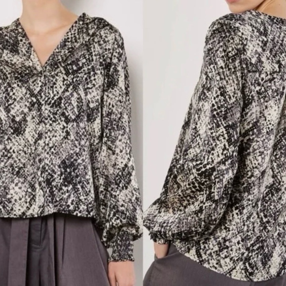 NWT‎ Evereve Women’s Size SMALL Snakeskin Long Sleeve Peasant Sleeve Blouse